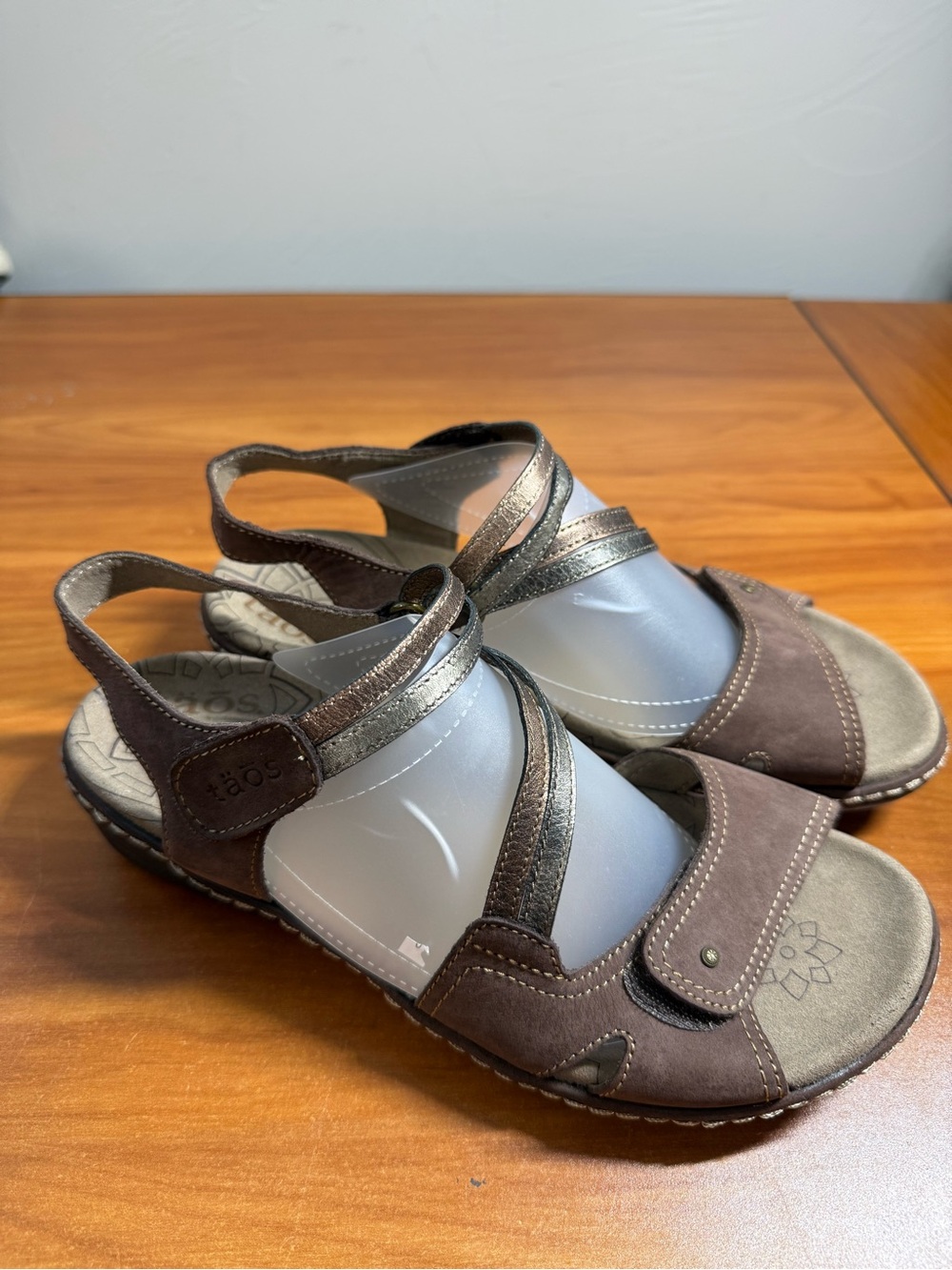 Taos Answer Sandals Women's Brown Leather Cushioned Insoles Strappy w8/39 - Picture 3 of 8
